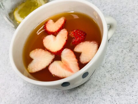 バレンタイン♡ハートの苺のはちみつレモンティー